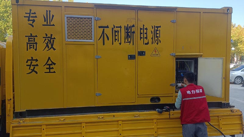 双台子柴油发电机组和UPS电源配合使用时，如何避免切换过程中的电力中断？
